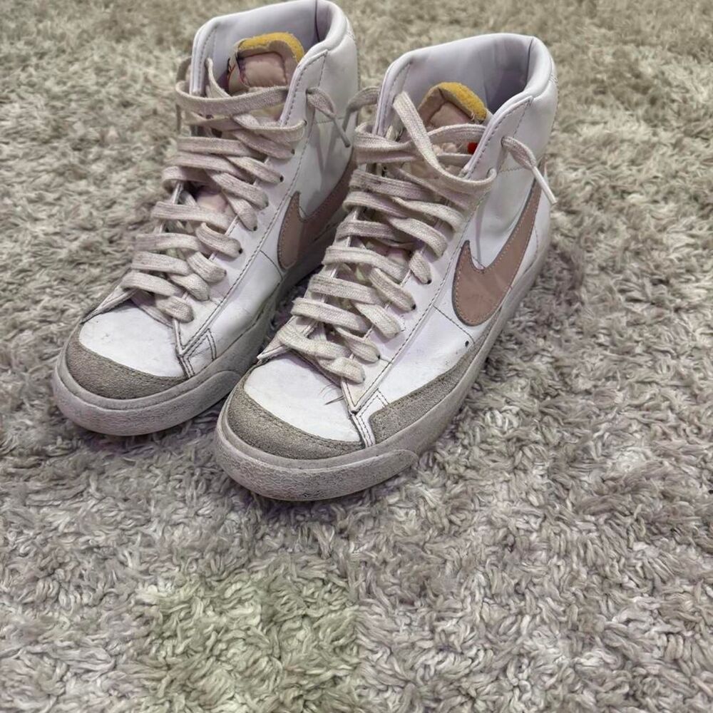 Nike Women's White and Grey Trainers
